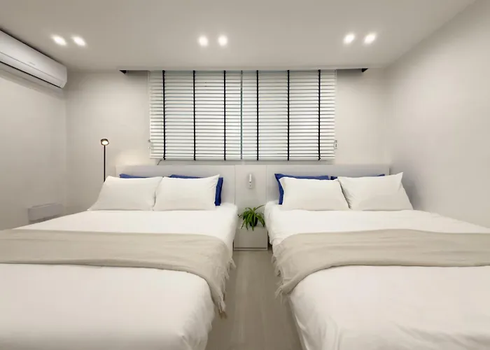 West Modern Stay-yeongdeungpo 2br, Airport Bus 3 Minutes, Sinpung Station 9 Minutes, White Modern Sensibility, Hongdae 26 Minutes, Cheongdam 29 Minutes 서울특별시