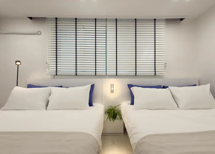 West Modern Stay-yeongdeungpo 2br, Airport Bus 3 Minutes, Sinpung Station 9 Minutes, White Modern Sensibility, Hongdae 26 Minutes, Cheongdam 29 Minutes