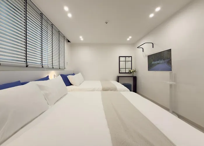 West Modern Stay-yeongdeungpo 2br, Airport Bus 3 Minutes, Sinpung Station 9 Minutes, White Modern Sensibility, Hongdae 26 Minutes, Cheongdam 29 Minutes *