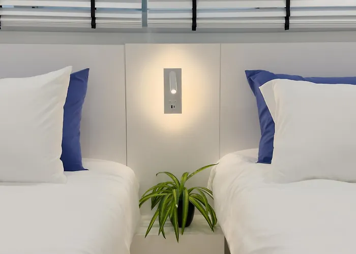 West Modern Stay-yeongdeungpo 2br, Airport Bus 3 Minutes, Sinpung Station 9 Minutes, White Modern Sensibility, Hongdae 26 Minutes, Cheongdam 29 Minutes