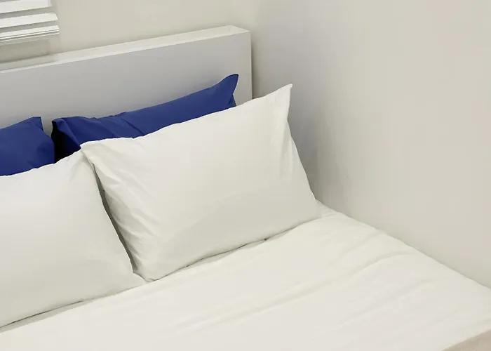 West Modern Stay-yeongdeungpo 2br, Airport Bus 3 Minutes, Sinpung Station 9 Minutes, White Modern Sensibility, Hongdae 26 Minutes, Cheongdam 29 Minutes *