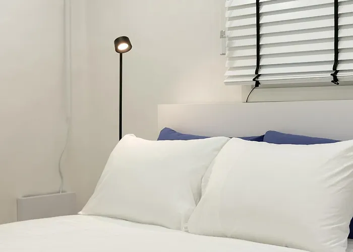 West Modern Stay-yeongdeungpo 2br, Airport Bus 3 Minutes, Sinpung Station 9 Minutes, White Modern Sensibility, Hongdae 26 Minutes, Cheongdam 29 Minutes 아파트 *