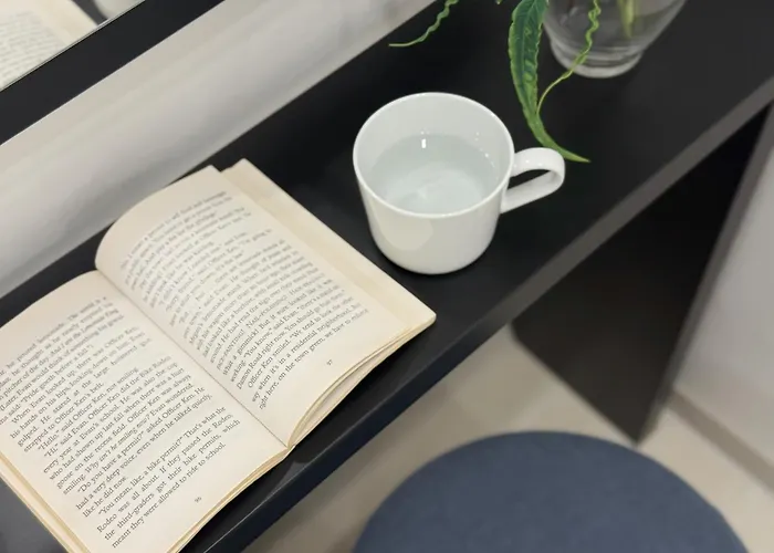 West Modern Stay-yeongdeungpo 2br, Airport Bus 3 Minutes, Sinpung Station 9 Minutes, White Modern Sensibility, Hongdae 26 Minutes, Cheongdam 29 Minutes 아파트 *