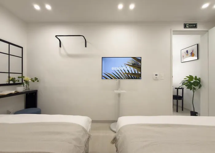 West Modern Stay-yeongdeungpo 2br, Airport Bus 3 Minutes, Sinpung Station 9 Minutes, White Modern Sensibility, Hongdae 26 Minutes, Cheongdam 29 Minutes * 서울특별시