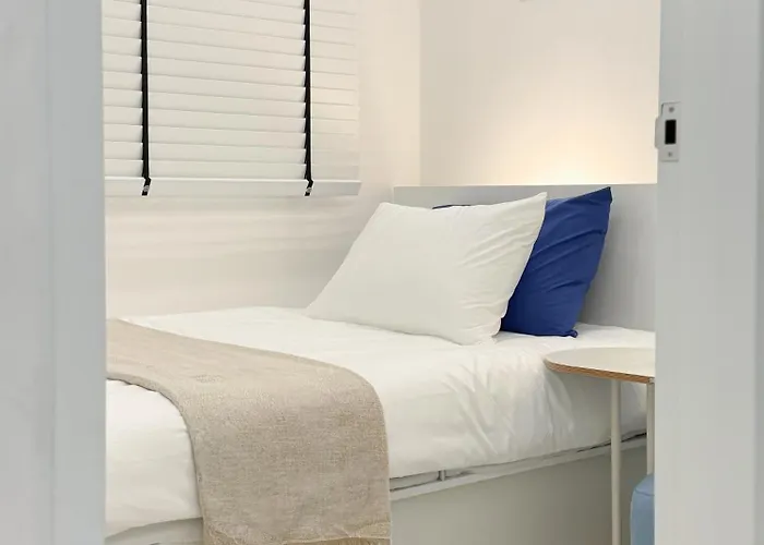 West Modern Stay-yeongdeungpo 2br, Airport Bus 3 Minutes, Sinpung Station 9 Minutes, White Modern Sensibility, Hongdae 26 Minutes, Cheongdam 29 Minutes 아파트 *