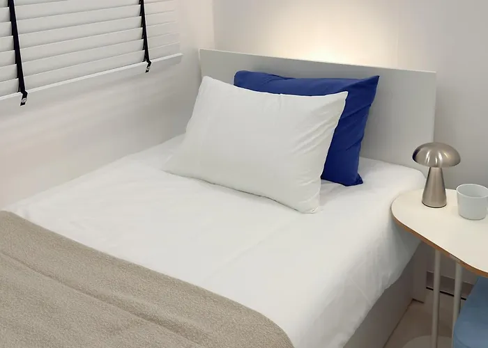 West Modern Stay-yeongdeungpo 2br, Airport Bus 3 Minutes, Sinpung Station 9 Minutes, White Modern Sensibility, Hongdae 26 Minutes, Cheongdam 29 Minutes 아파트 *