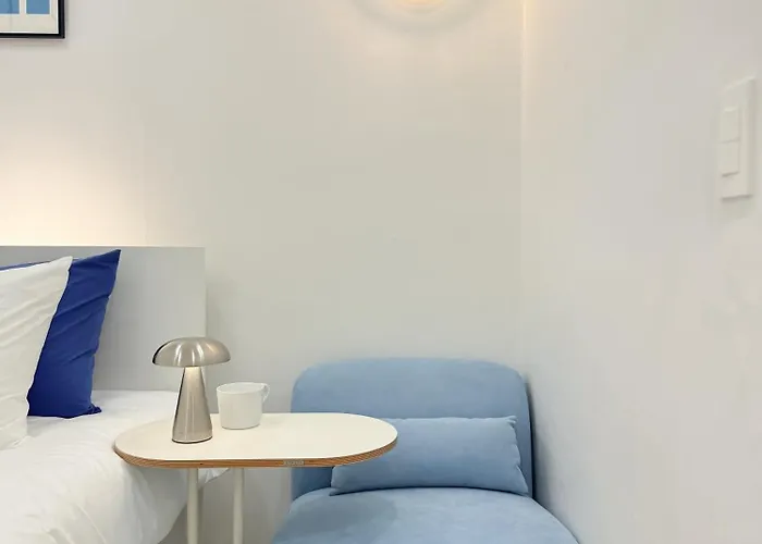 West Modern Stay-yeongdeungpo 2br, Airport Bus 3 Minutes, Sinpung Station 9 Minutes, White Modern Sensibility, Hongdae 26 Minutes, Cheongdam 29 Minutes * 서울특별시