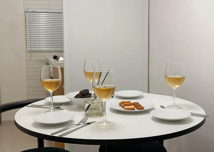West Modern Stay-yeongdeungpo 2br, Airport Bus 3 Minutes, Sinpung Station 9 Minutes, White Modern Sensibility, Hongdae 26 Minutes, Cheongdam 29 Minutes 서울특별시
