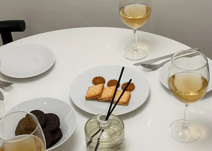 West Modern Stay-yeongdeungpo 2br, Airport Bus 3 Minutes, Sinpung Station 9 Minutes, White Modern Sensibility, Hongdae 26 Minutes, Cheongdam 29 Minutes *