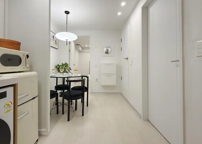 아파트 West Modern Stay-yeongdeungpo 2br, Airport Bus 3 Minutes, Sinpung Station 9 Minutes, White Modern Sensibility, Hongdae 26 Minutes, Cheongdam 29 Minutes 서울특별시