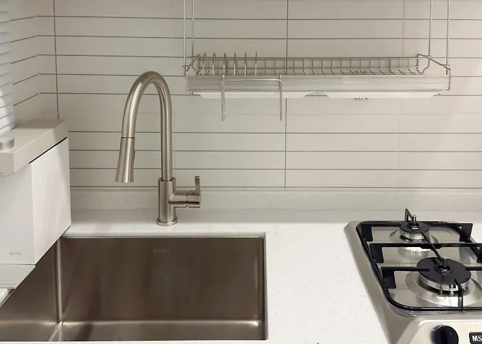 West Modern Stay-yeongdeungpo 2br, Airport Bus 3 Minutes, Sinpung Station 9 Minutes, White Modern Sensibility, Hongdae 26 Minutes, Cheongdam 29 Minutes 아파트 서울특별시